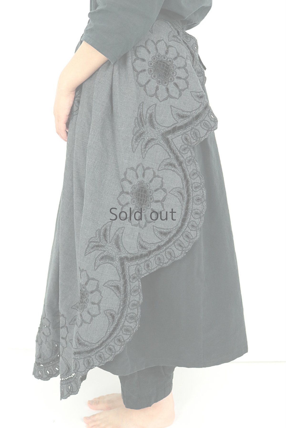 画像4: 【ササキチホ】アンティークレース×リメイク　エプロン風スカート(チャコールグレー） (4)