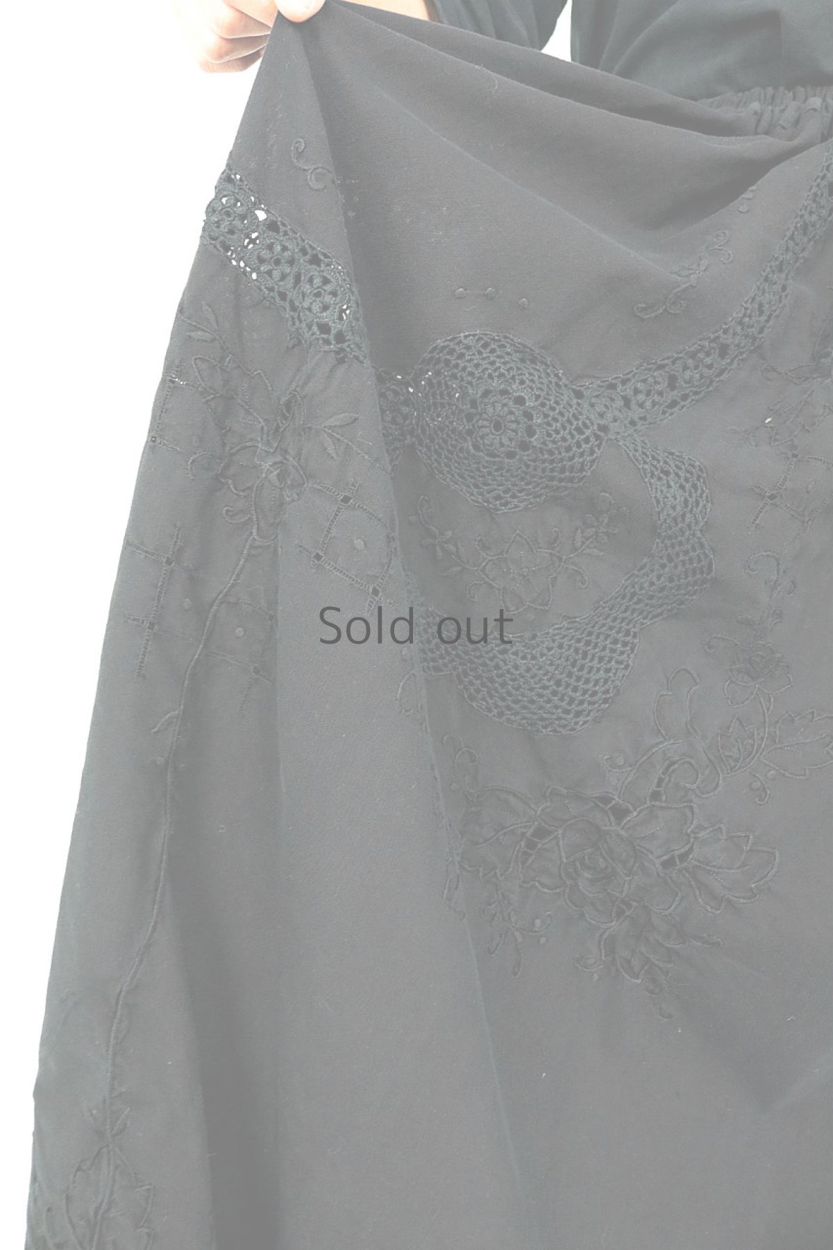 画像11: 【ササキチホ】アンティークレース×リメイク ボリュームロングスカート（黒） (11)