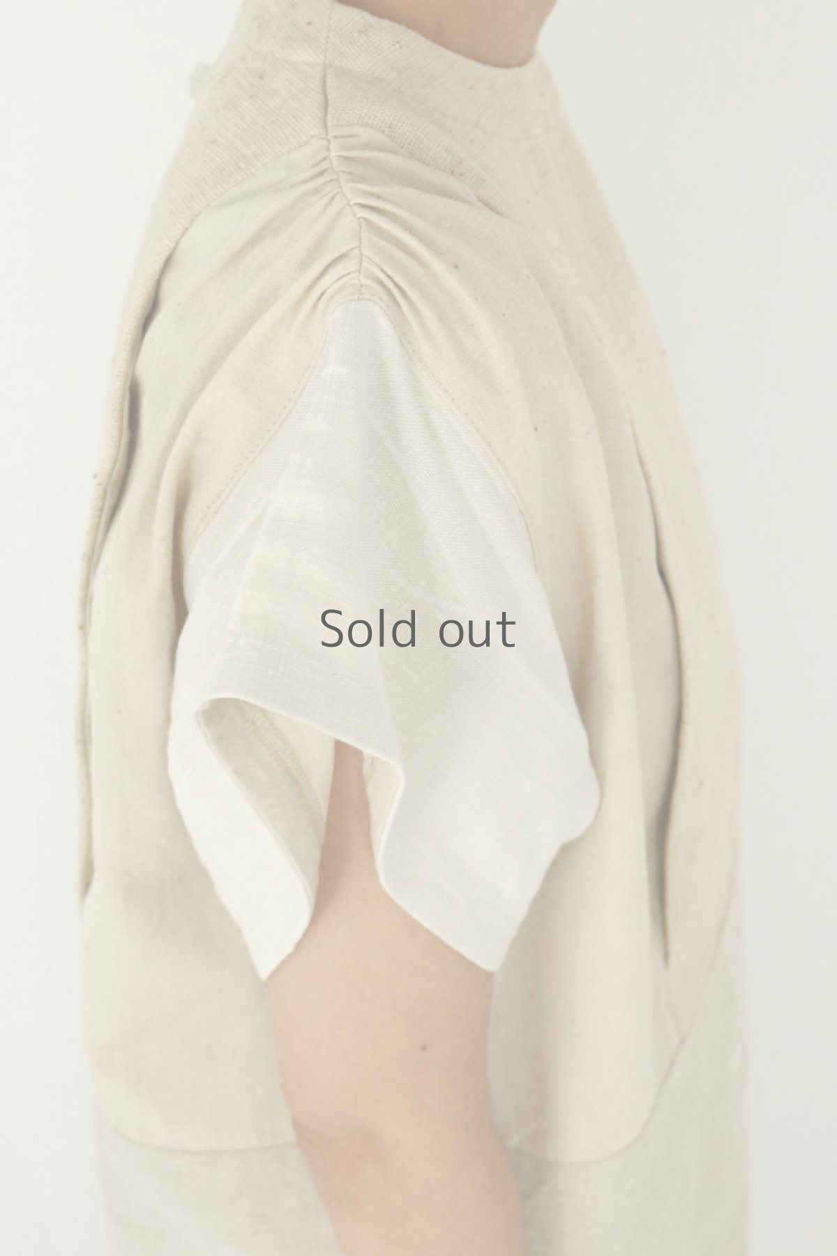 画像8: 【ササキチホ】アンティークリネン×古布　カタヒダ　四角ワンピース（生成り） (8)