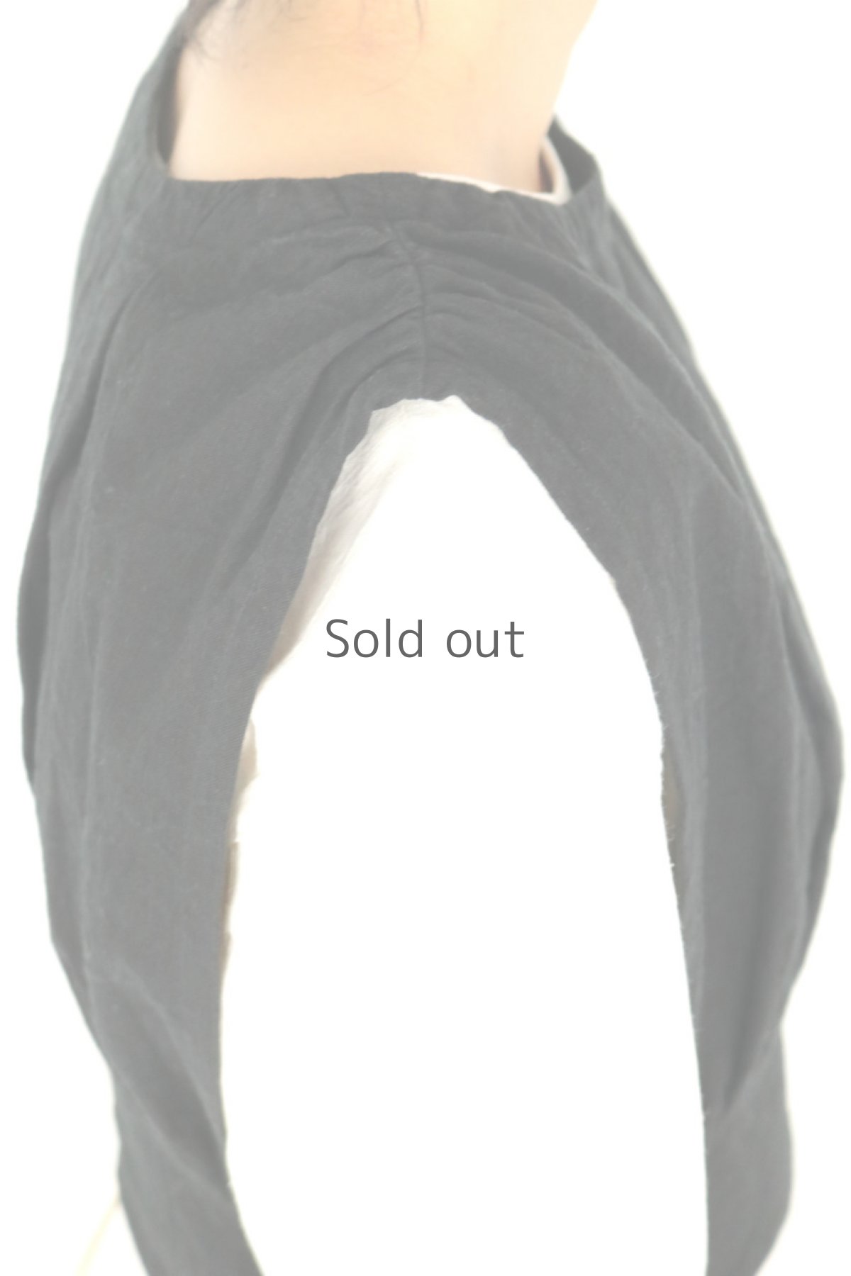 画像9: 【ササキチホ】アンティークリネン×染め　タックギャザー　ノースリーブブラウス（O型/黒） (9)