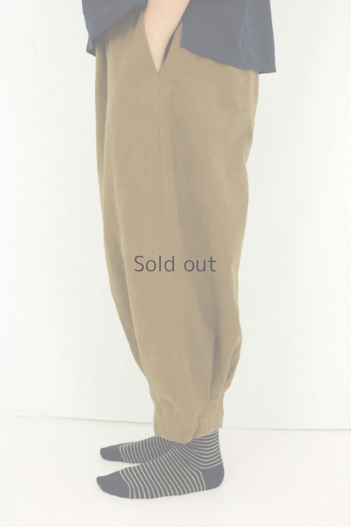 画像3: 【ササキチホ】アンティークリネン×染め　裾タック　バレルパンツ（茶色） (3)