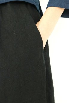 画像5: 【ササキチホ】アンティークリネン×染め　裾タック　バレルパンツ（黒） (5)