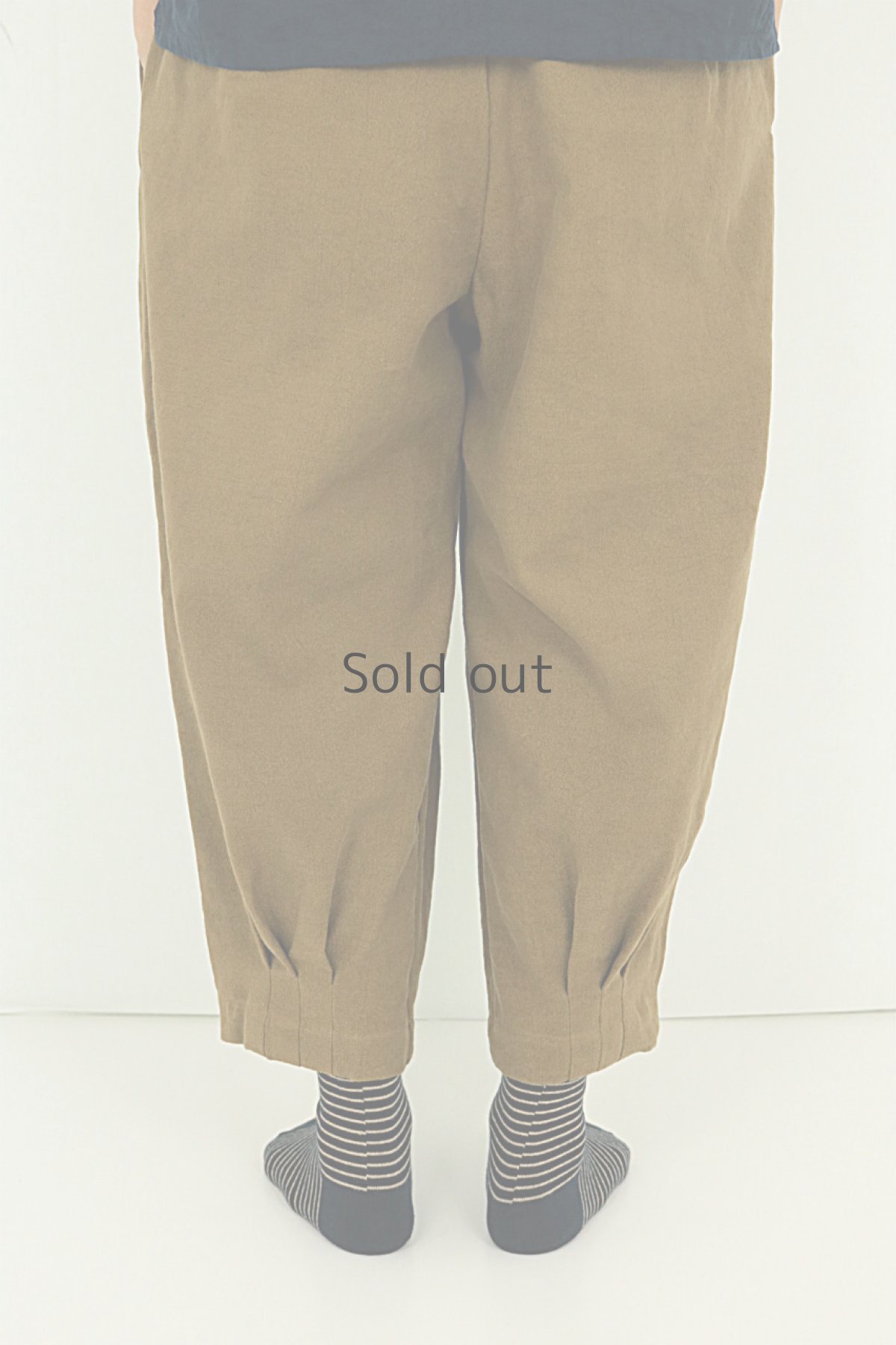 画像4: 【ササキチホ】アンティークリネン×染め　裾タック　バレルパンツ（茶色） (4)