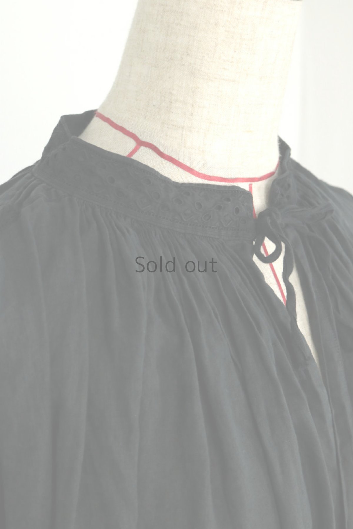 画像4: 【フランス】アンティークリネン×染め 20世紀初頭の教会用ロングスモックドレス(黒) (4)