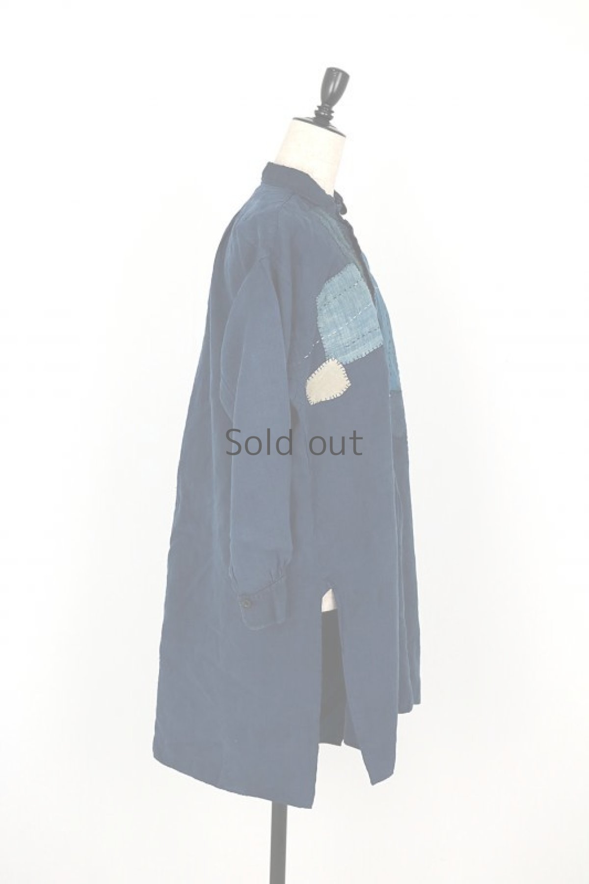 画像17: 【MITSUGU SASAKI】アンティークリネン×染め×古布　パッチワークボロスモックシャツ （紺染め） (17)