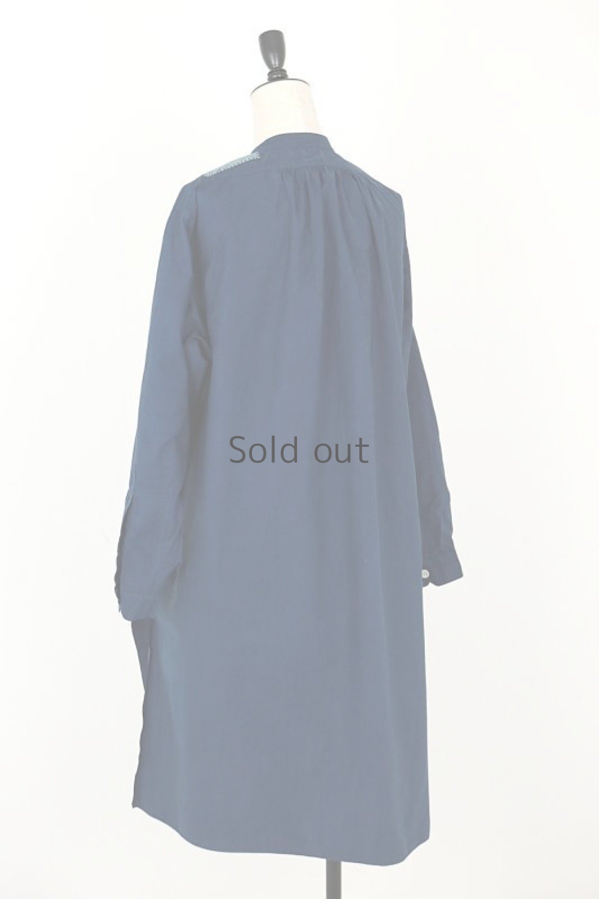 画像12: 【MITSUGU SASAKI】アンティークコットン×染め×古布　赤パッチスモックシャツ （紺染め） (12)