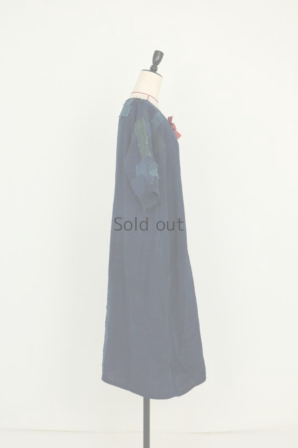 画像17: 【MITSUGU SASAKI】アンティークリネン ×古布×染め　刺し子パッチワーク　ナイトドレス（紺） (17)