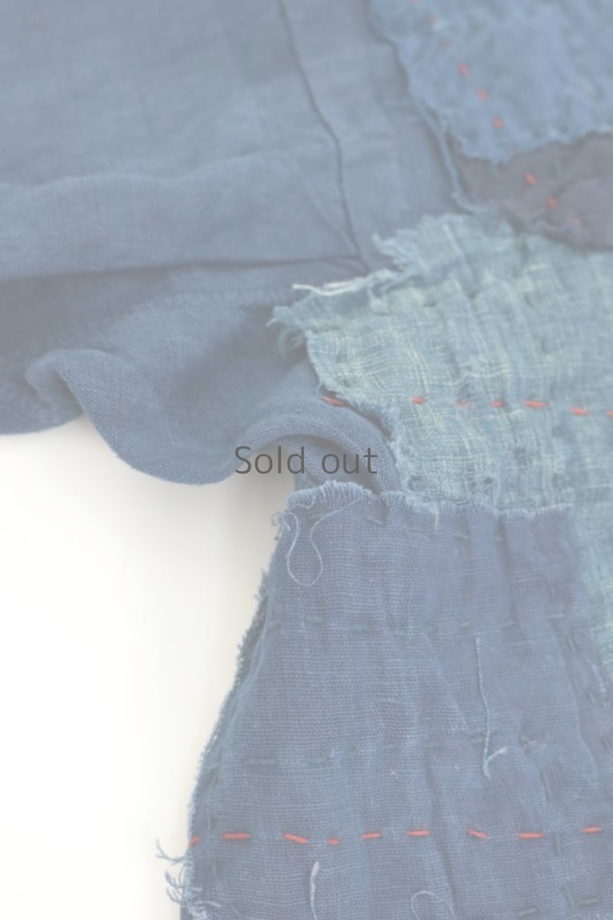 画像8: 【MITSUGU SASAKI】アンティークリネン×染め×古布　パッチワークボロスモックシャツ （紺染め） (8)