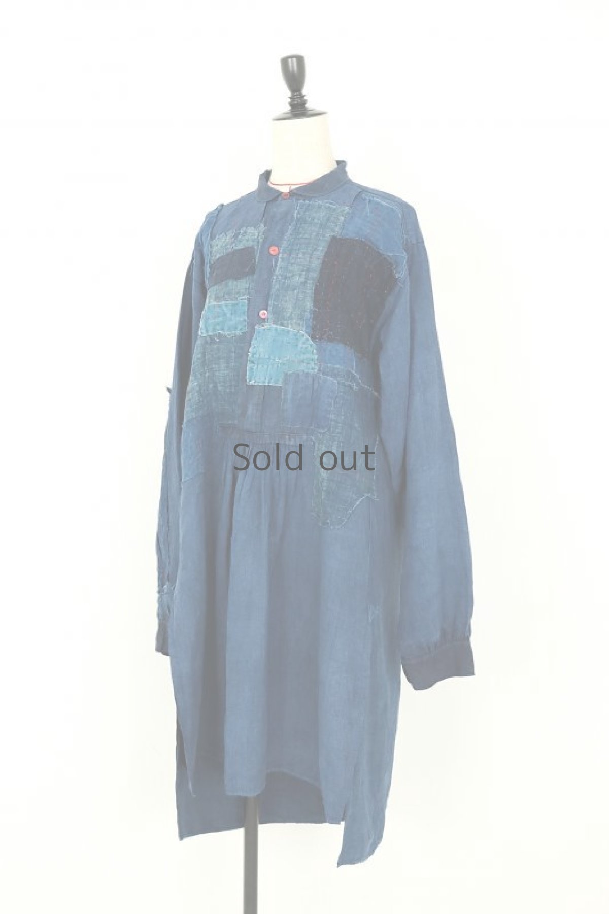 画像13: 【MITSUGU SASAKI】アンティークリネン×染め×古布　パッチワークボロスモックシャツ （紺染め） (13)