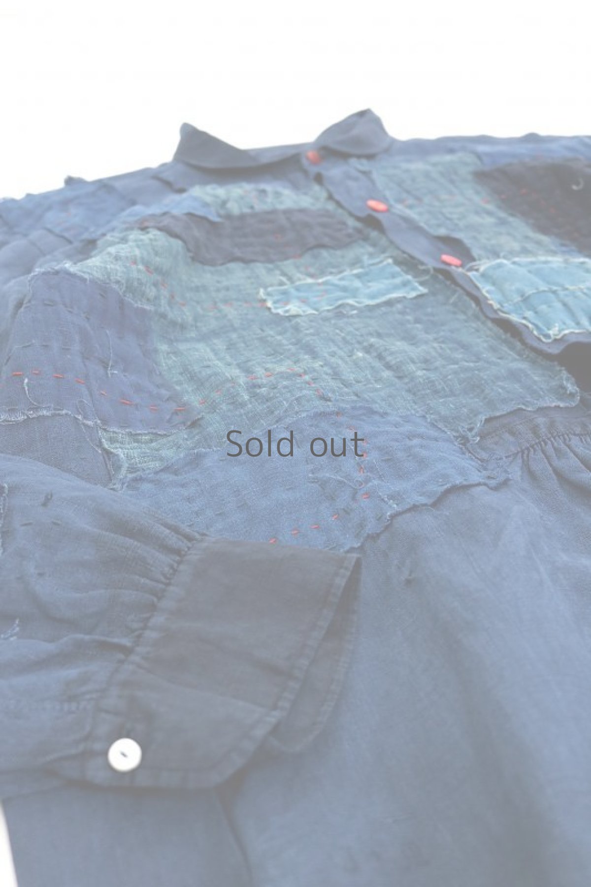 画像2: 【MITSUGU SASAKI】アンティークリネン×染め×古布　パッチワークボロスモックシャツ （紺染め） (2)