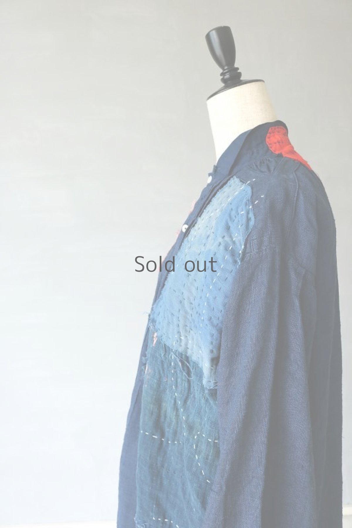 画像11: 【MITSUGU SASAKI】アンティークリネン×染め×古布　パッチワークボロスモックシャツ （紺染め） (11)