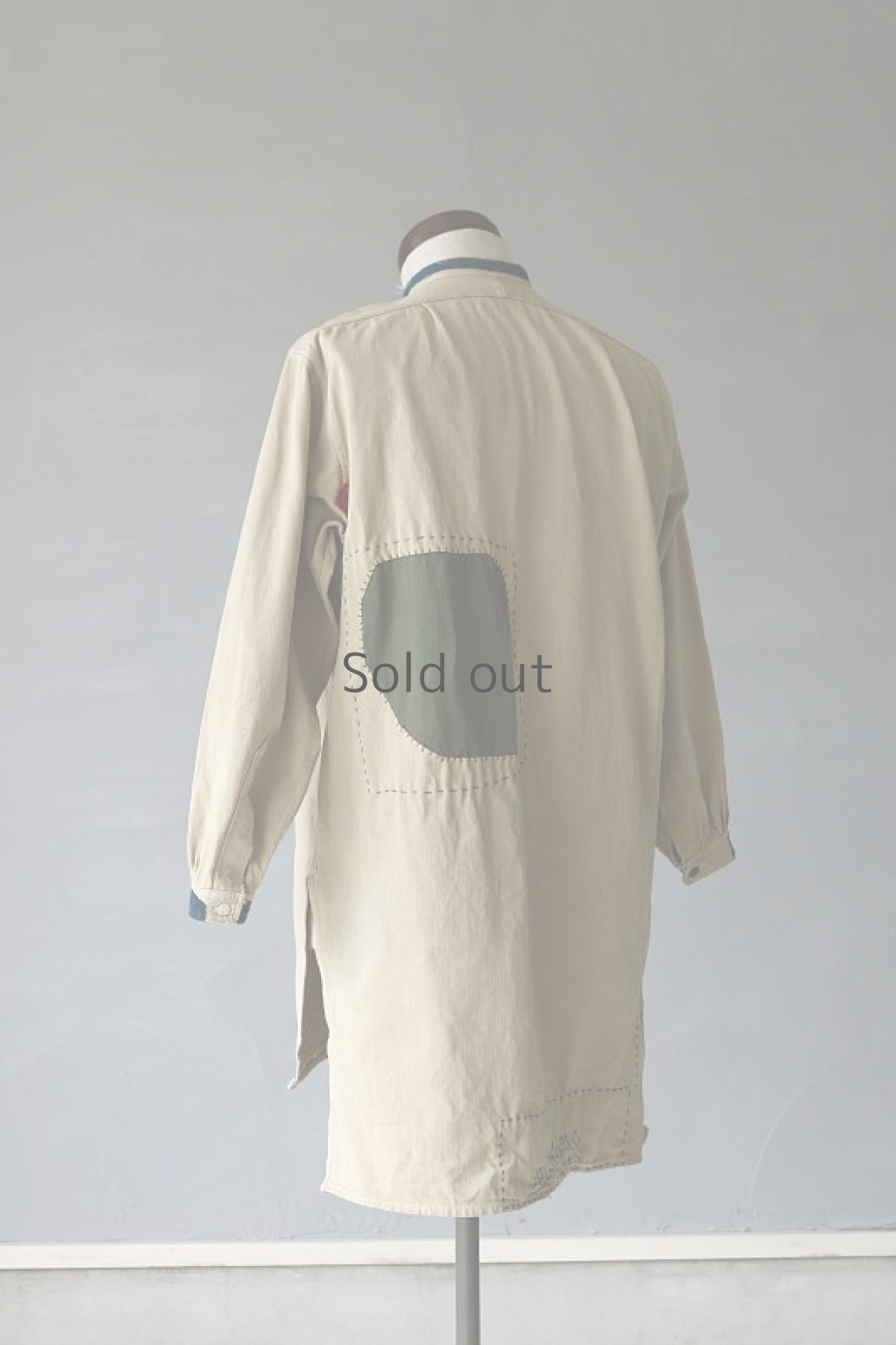 画像3: 【MITSUGU SASAKI】ビンテージリメイク+古布　フレンチミリタリー 　パッチワーク　ロングチノシャツ (3)