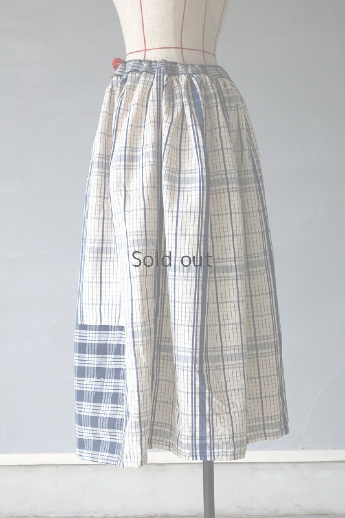 画像3: 【MITSUGU SASAKI】農婦シリーズ　フレンチアンティークブルーチェックリネン　ロングスカート（赤ひも ） (3)