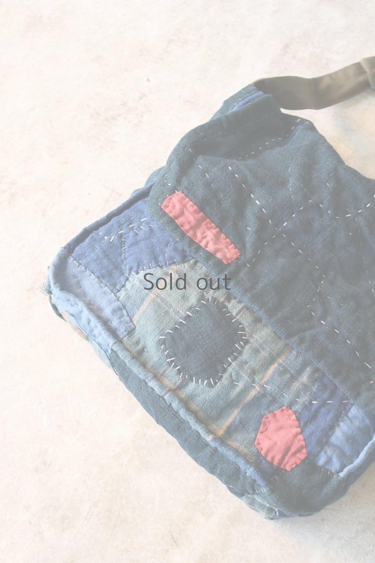 画像4: 【MITSUGU SASAKI】ビンテージリメイク×古布　ブルガリア軍のパッチワーク古布ショルダーバッグ (4)