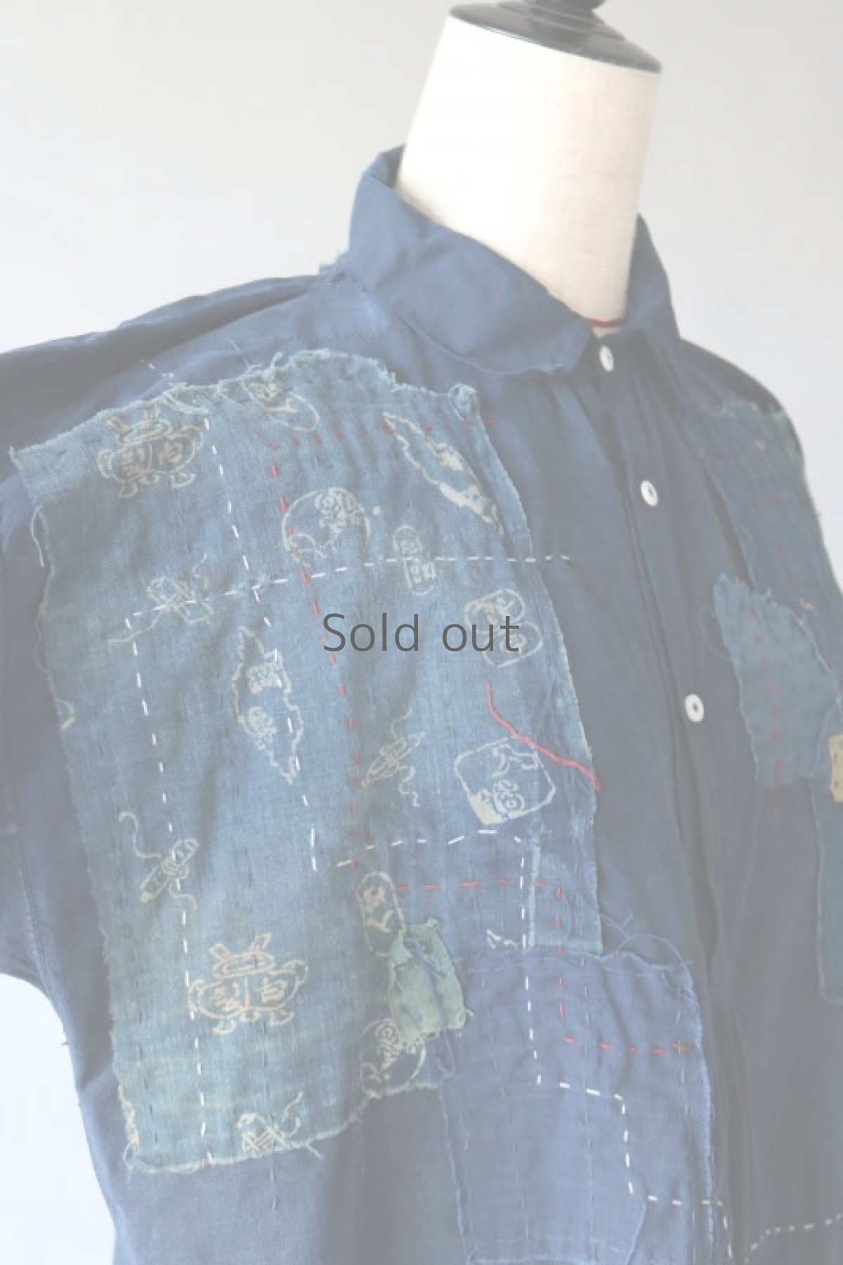 画像7: 【MITSUGU SASAKI】アンティークリネン×染め×古布　パッチワークボロスモックシャツ （紺染め） (7)