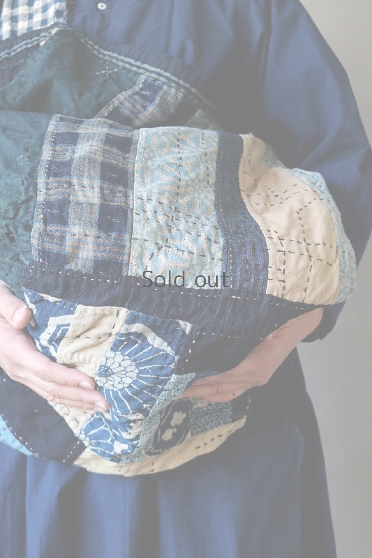 画像18: 【MITSUGU SASAKI】BORO古布　パッチワーク米袋の大きめリバーシブルショルダーバッグ (18)