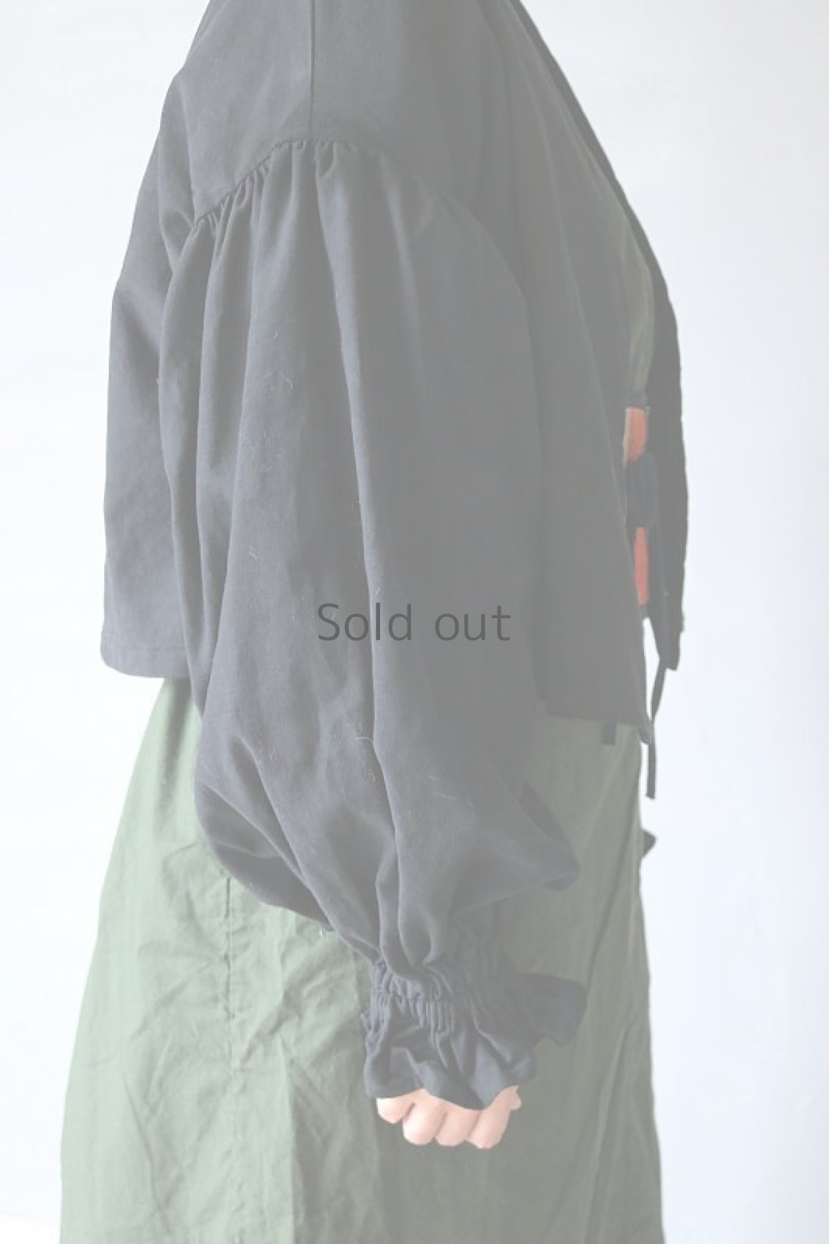 画像10: 【ササキチホ】アンティークリネン×染め　ピエロ袖　前開きブラウス（黒色） (10)