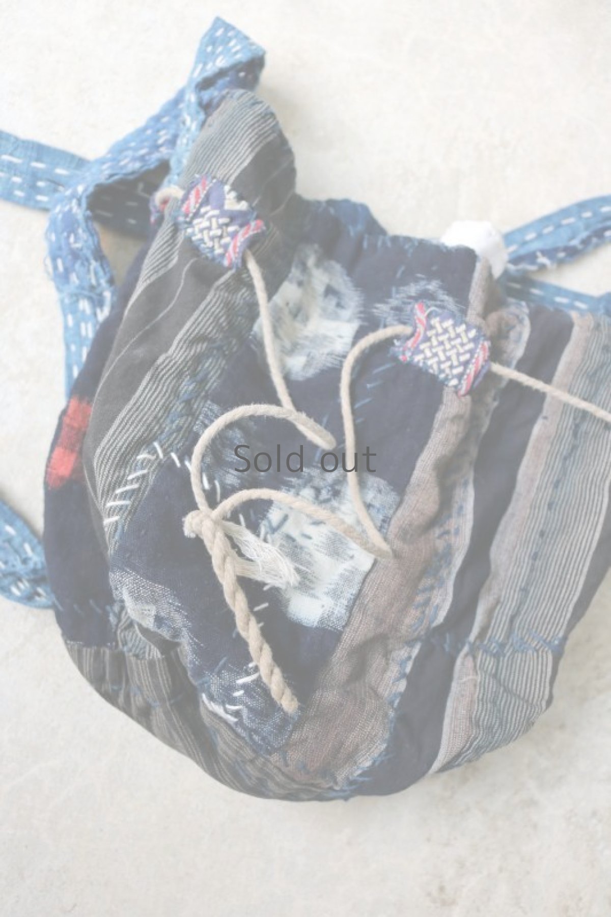 画像6: 【MITSUGU SASAKI】BORO古布　パッチワーク米袋の小さめリバーシブルショルダーバッグ (6)