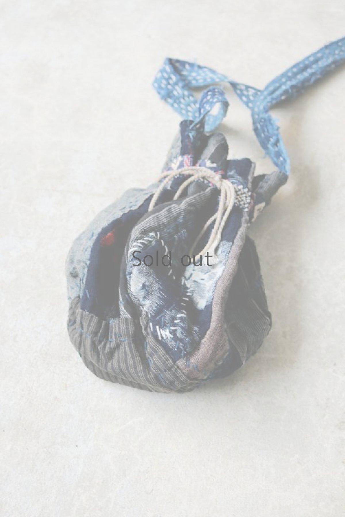 画像2: 【MITSUGU SASAKI】BORO古布　パッチワーク米袋の小さめリバーシブルショルダーバッグ (2)