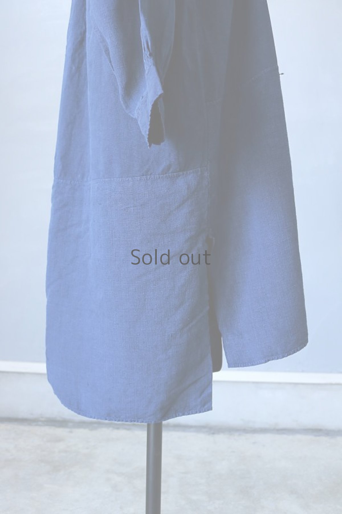 画像10: 【フランス】２０世紀初頭のアンティークリネン×染め　パッチワークスモックロングシャツ（紺色） (10)