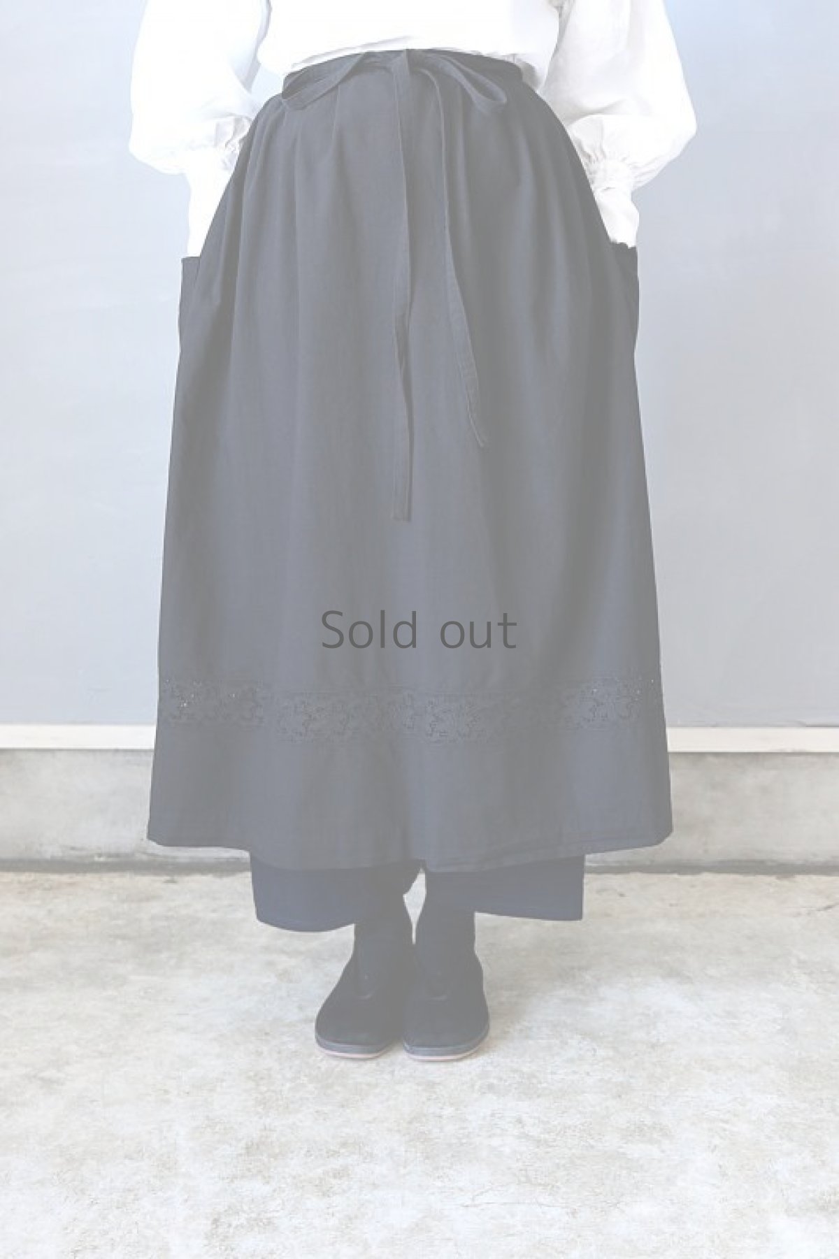 画像10: 【ササキチホ】アンティークレースコットン×染　ワークエプロン（黒/後ろポケット） (10)