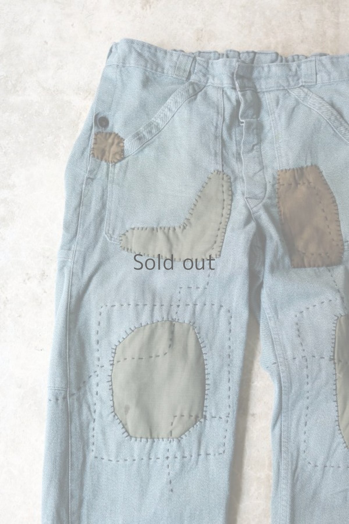 画像2: 【MITSUGU SASAKI】ビンテージ×リメイク　スイス軍のパッチワーク　ミリタリーパンツ（グレーグリーン） (2)