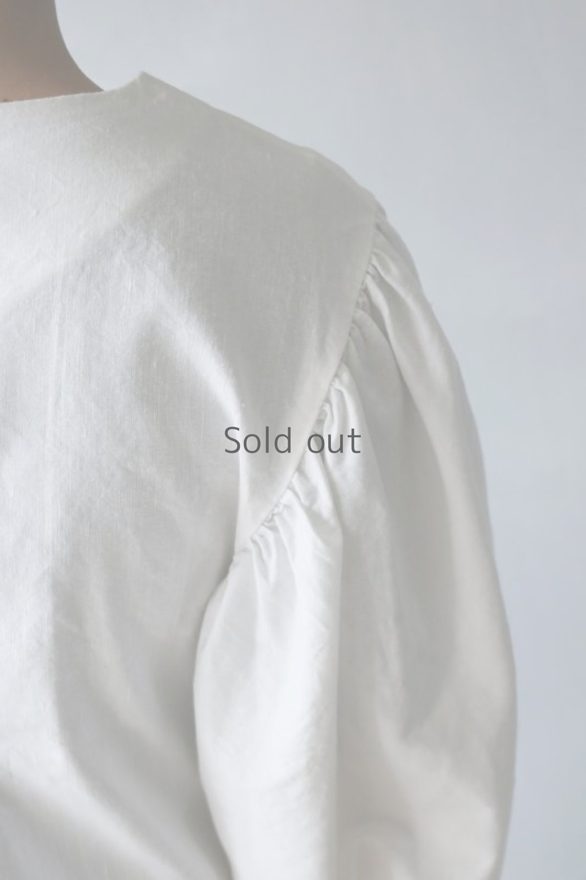 画像10: 【ササキチホ】アンティークリネン　ボリューム袖　背中ボタンブラウス（白） (10)