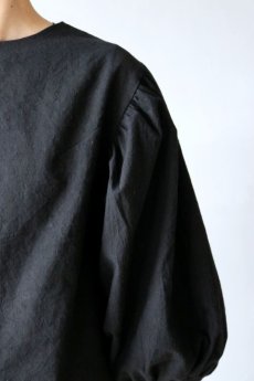 画像5: 【ササキチホ】アンティークリネン×染　ボリューム袖　背中ボタンブラウス（黒） (5)