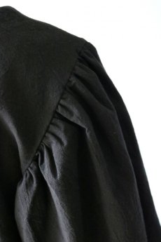 画像14: 【ササキチホ】アンティークリネン×染　ボリューム袖　背中ボタンブラウス（黒） (14)