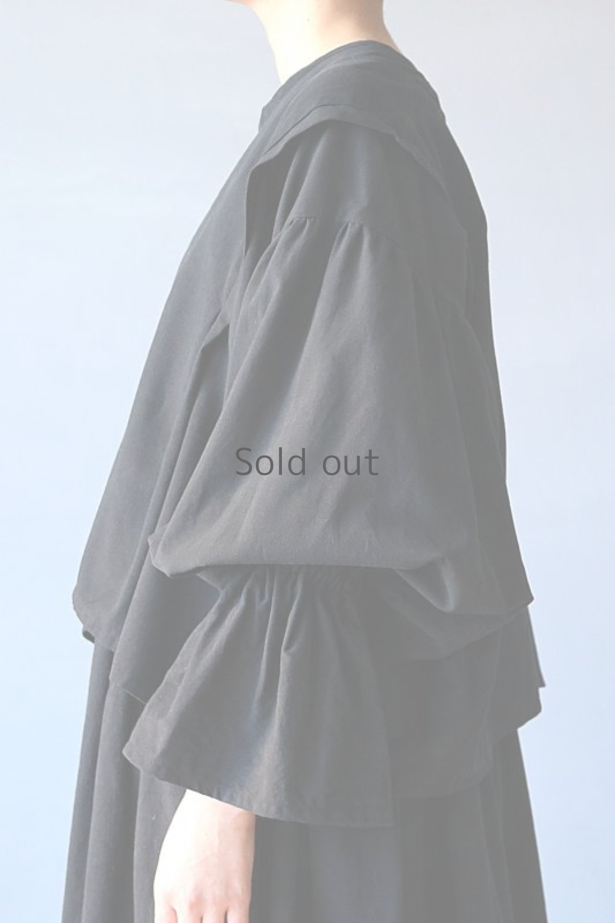 画像8: 【ササキチホ】アンティークリネン×染め　ピエロ袖ブラウス（黒色） (8)