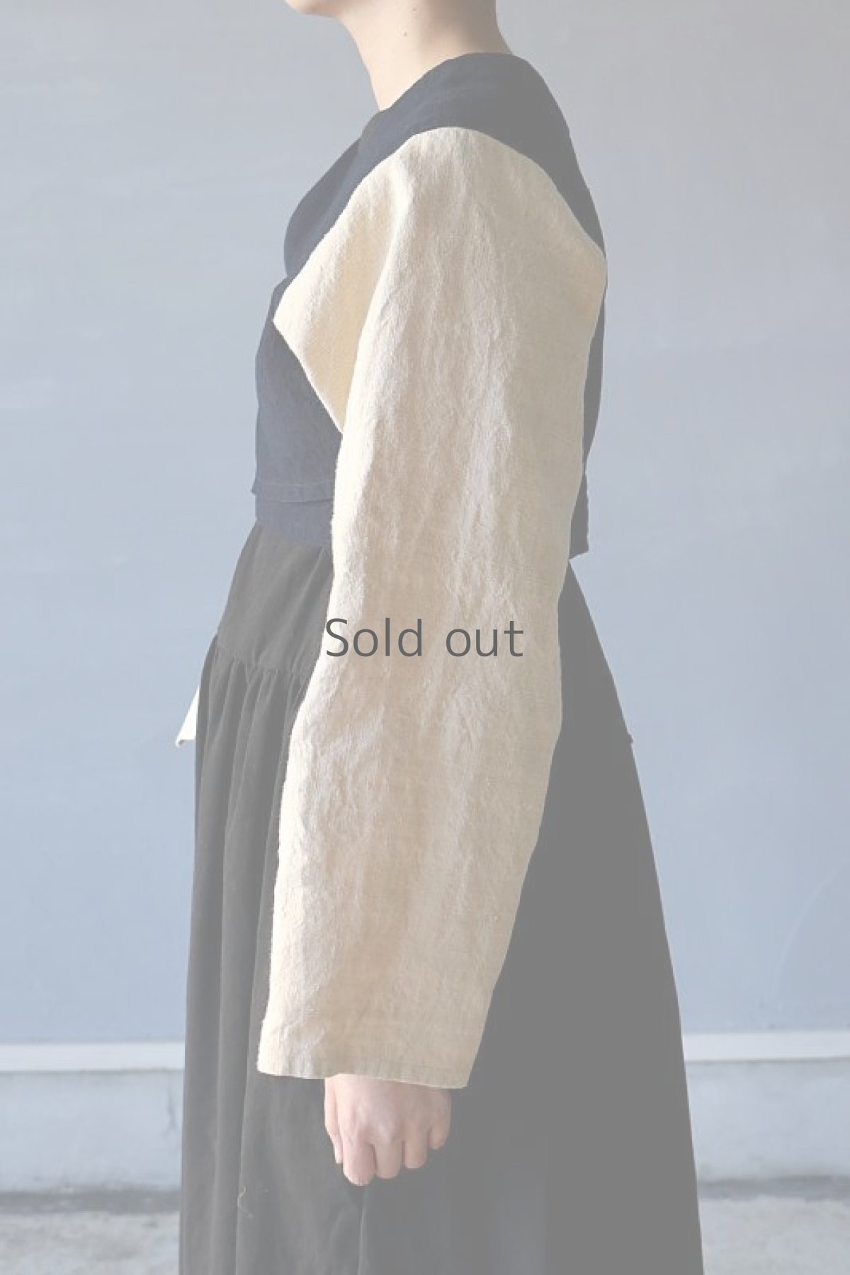 画像11: 【ササキチホ】アンティークリネン×染め 短上衣（生成りと紺） (11)