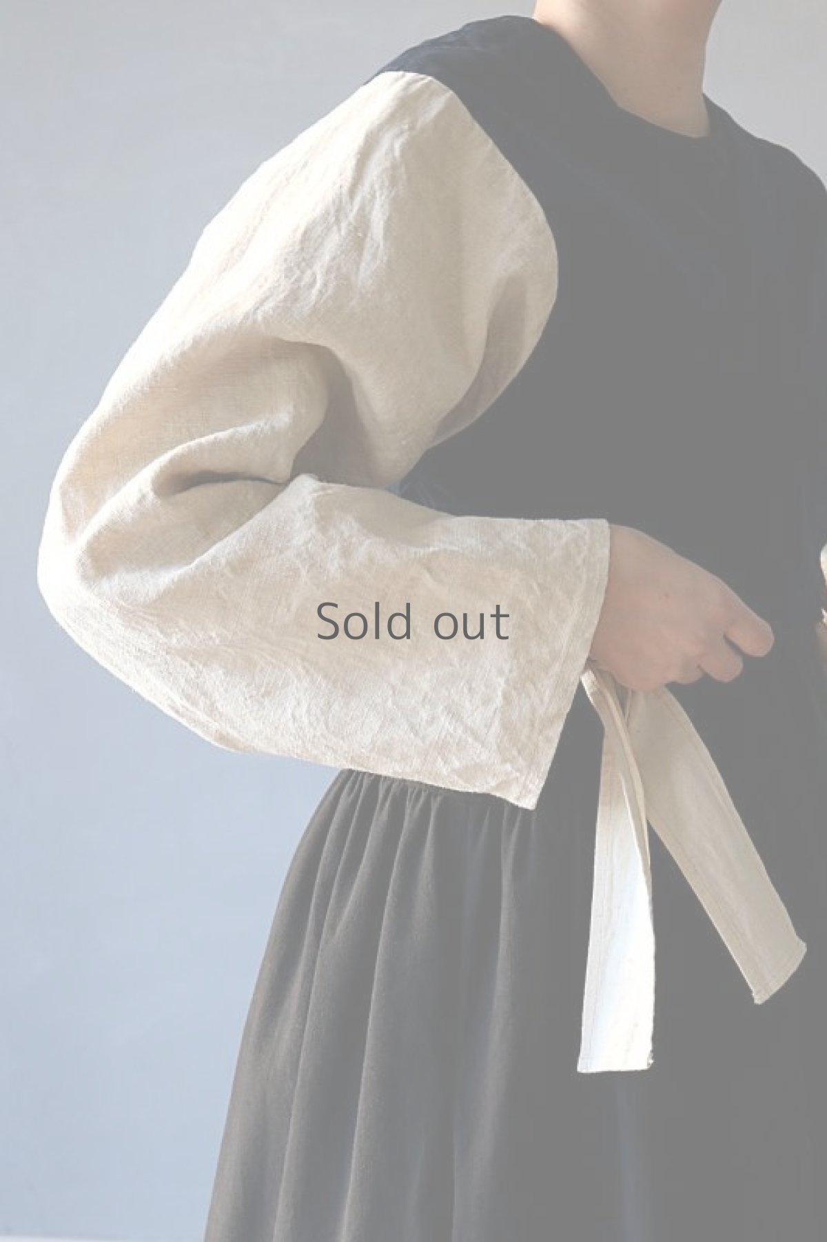 画像7: 【ササキチホ】アンティークリネン×染め 短上衣（生成りと紺） (7)