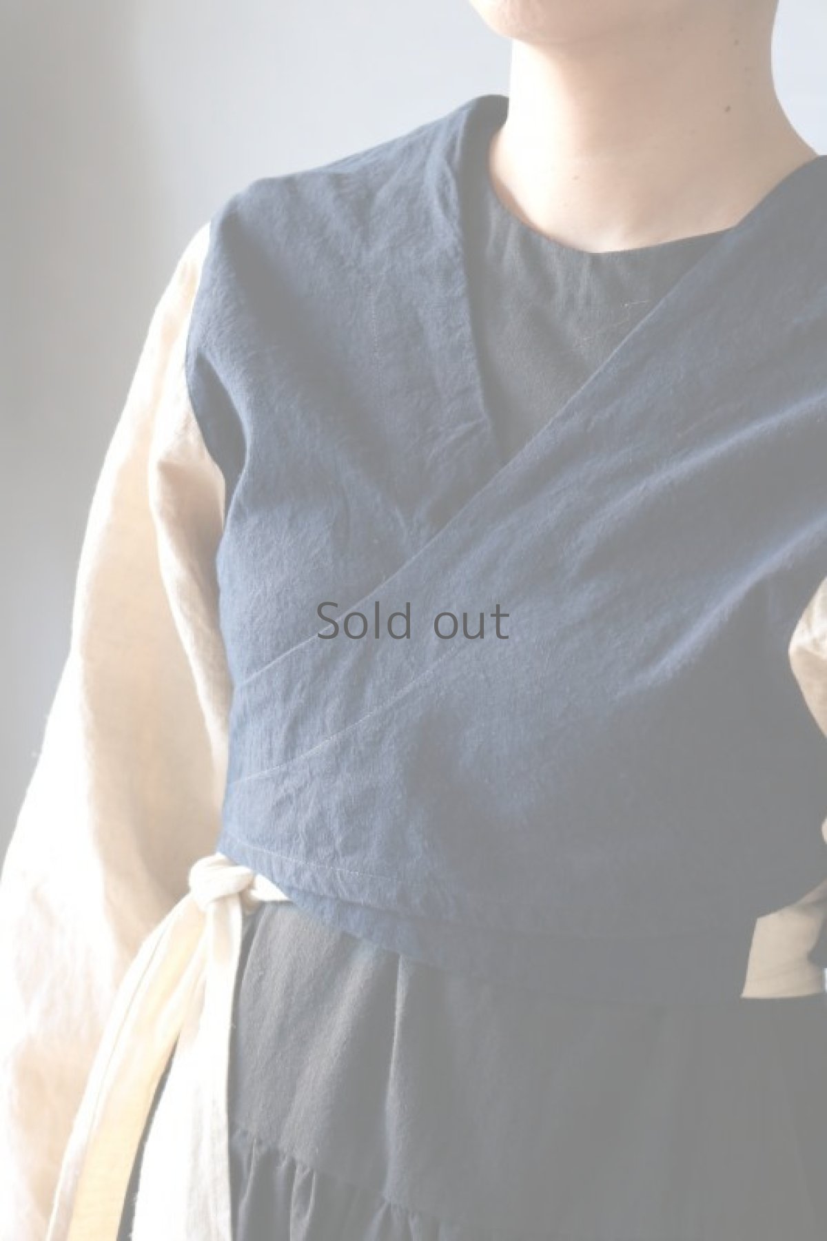 画像10: 【ササキチホ】アンティークリネン×染め 短上衣（生成りと紺） (10)