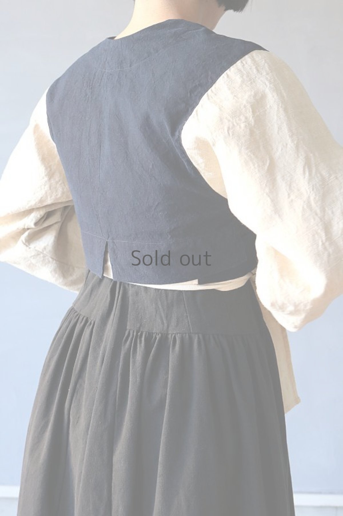 画像6: 【ササキチホ】アンティークリネン×染め 短上衣（生成りと紺） (6)