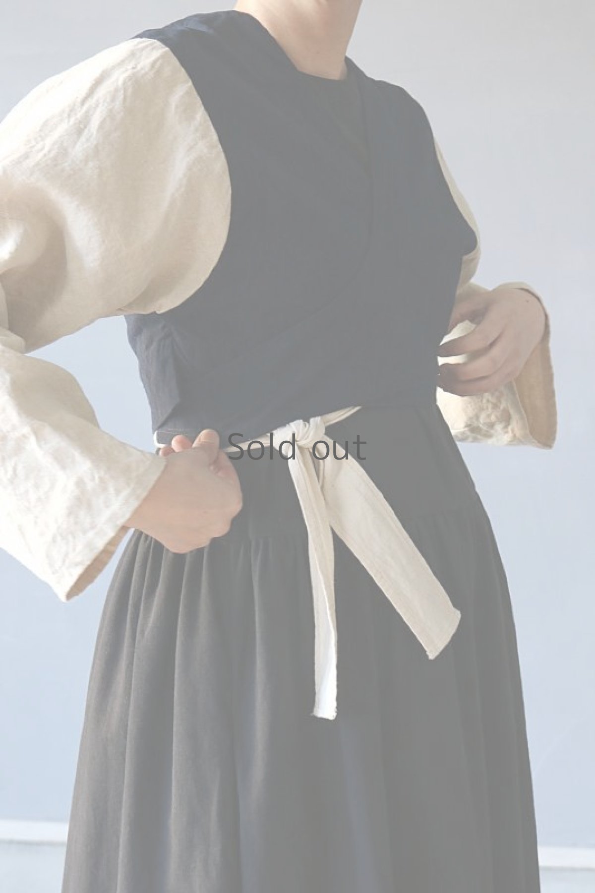 画像3: 【ササキチホ】アンティークリネン×染め 短上衣（生成りと紺） (3)