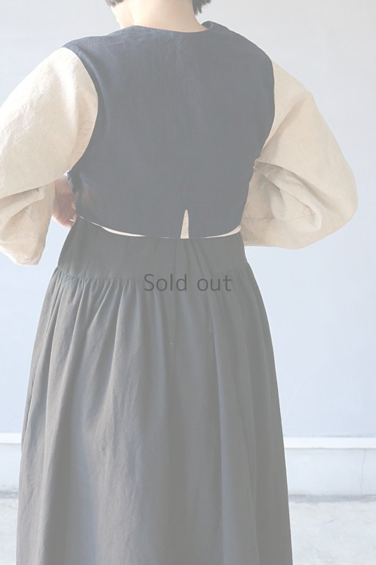 画像5: 【ササキチホ】アンティークリネン×染め 短上衣（生成りと紺） (5)