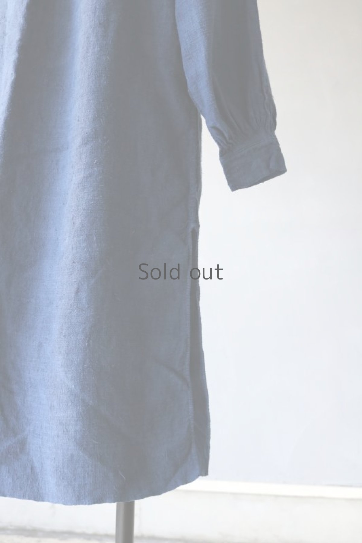 画像10: 【フランス】２０世紀初頭のアンティークリネン×染め　細めのスモックロングシャツ（紺色） (10)