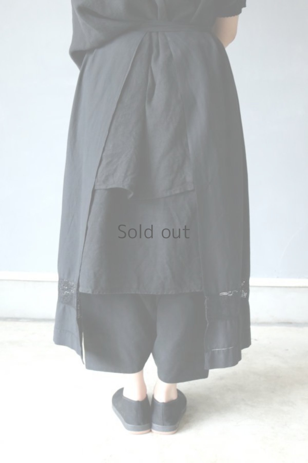 画像11: 【ササキチホ】アンティークレースコットン×染　ワークエプロン（黒/ポケット） (11)