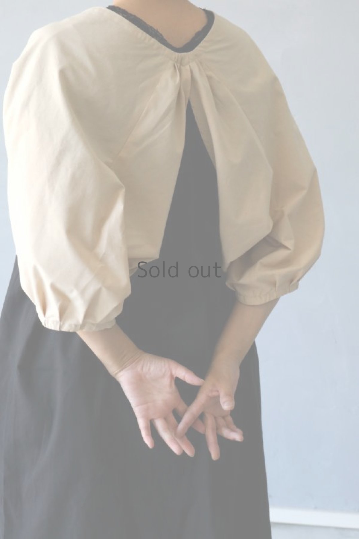 画像4: 【ササキチホ】アンティークコットン×染め アドスリーブス（5分袖 / ベージュ） (4)