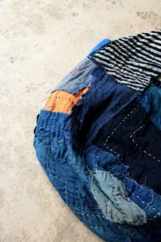 画像7: 【MITSUGU SASAKI】BORO古布　パッチワーク米袋のリバーシブル大きめのショルダーバッグ(藍のパッチと縞) (7)