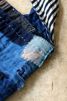 画像8: 【MITSUGU SASAKI】BORO古布　パッチワーク米袋のリバーシブル大きめのショルダーバッグ(藍のパッチと縞) (8)