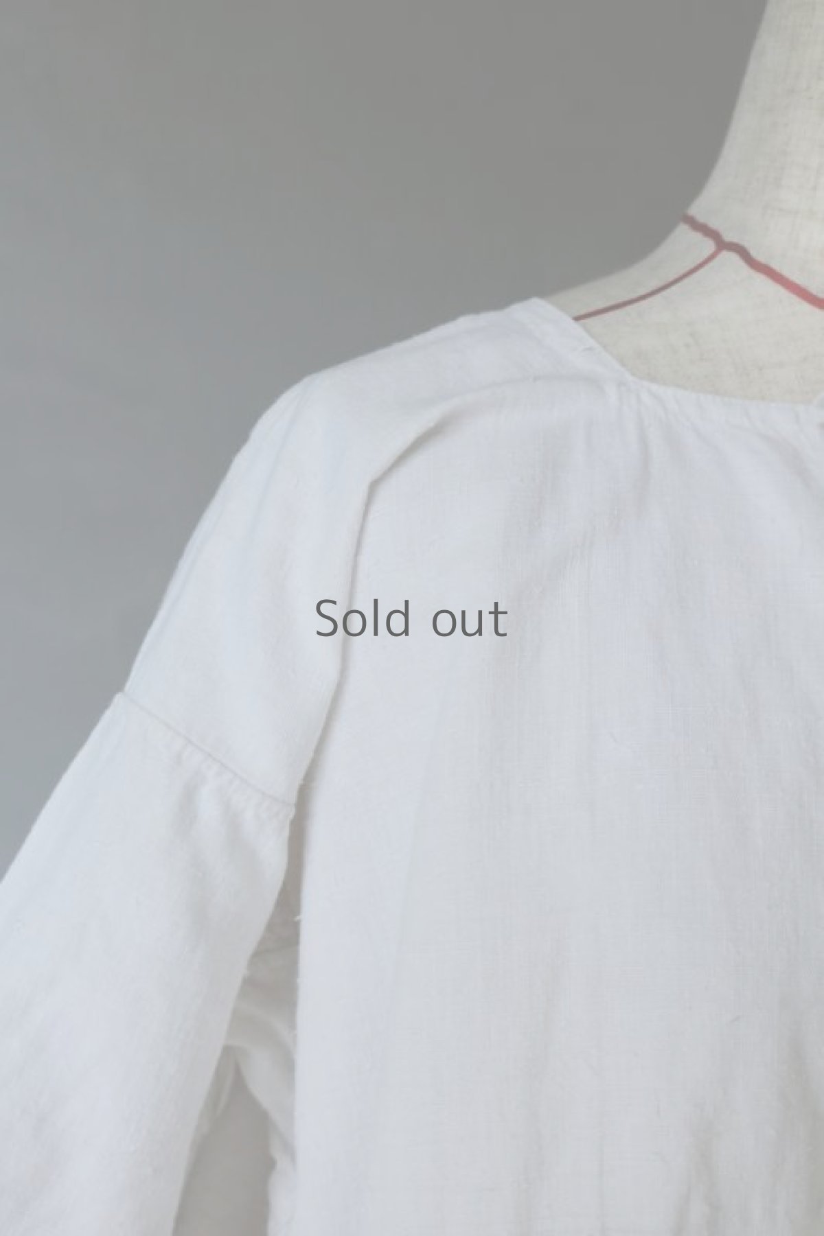 画像4: 【フランス】アンティークリネン ハーフスリーブ ディープVネックワンピース（イニシャルML） (4)