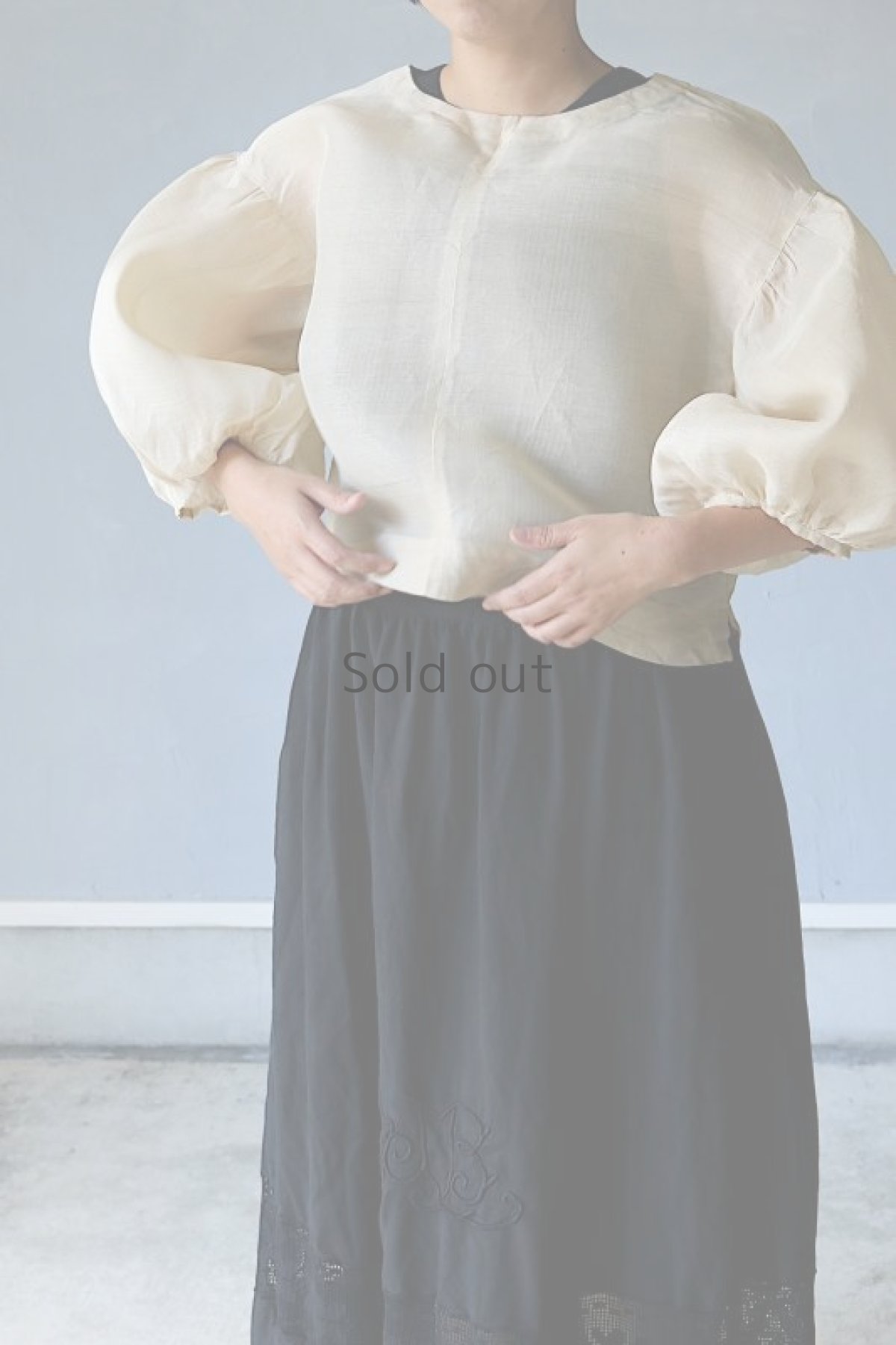 画像2: 【ササキチホ】古布　麻　 バルーン袖　ブラウス（生成り色/バリバリ ） (2)