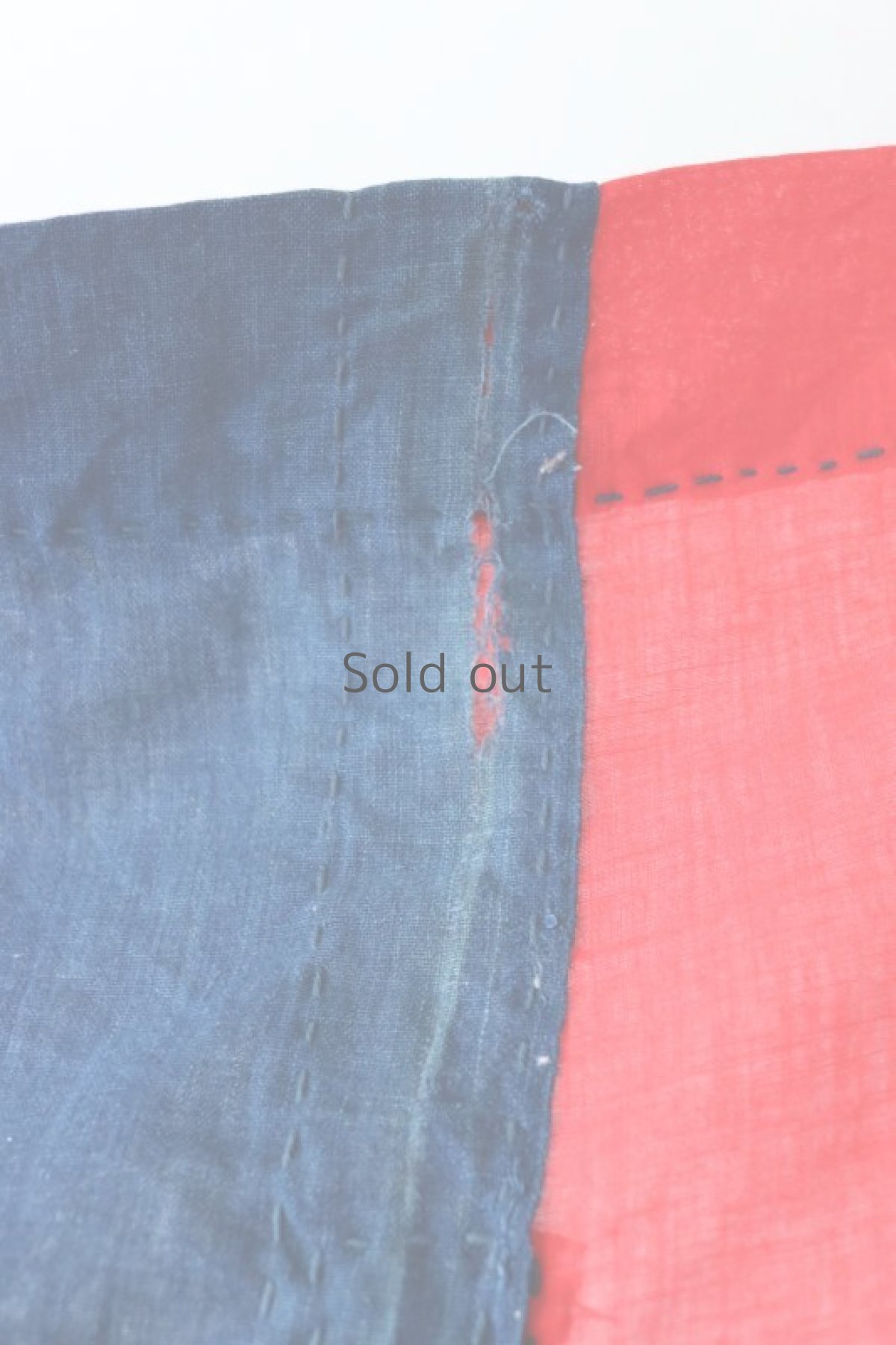 画像10: 【MITSUGU SASAKI】日本古布　パッチワーク壁掛け（藍・絣と朱色） (10)