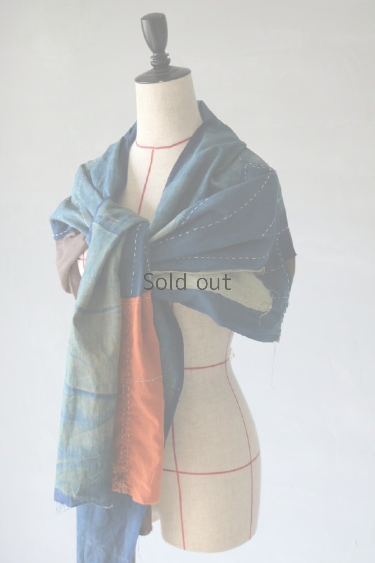 画像13: 【MITSUGU SASAKI】BORO古布　柔らか木綿のパッチワークショール（藍染・朱色） (13)