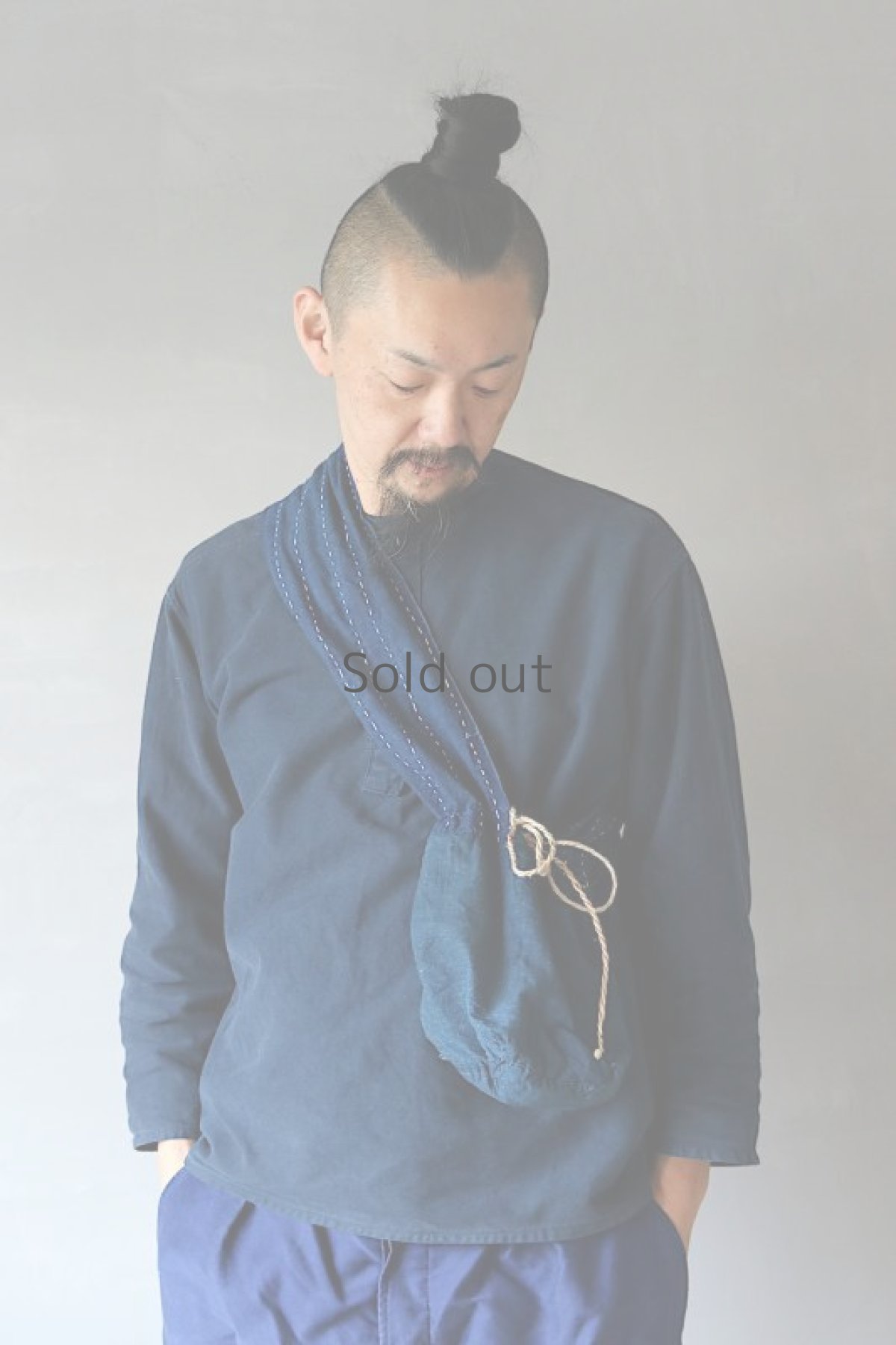 画像12: 【MITSUGU SASAKI】BORO古布　パッチワーク米袋のリバーシブルショルダーバッグ(藍/ウォーキング用) (12)