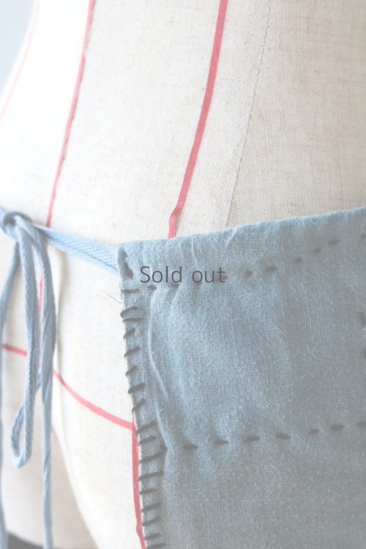 画像10: 【MITSUGU SASAKI】BORO古布　藍染古布を縫い合わせたフレンチワークエプロン　 (10)