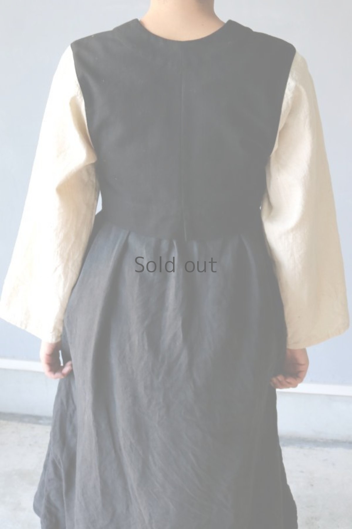 画像9: 【ササキチホ】アンティークリネン×染め+古布 短上衣（生成りと黒） (9)