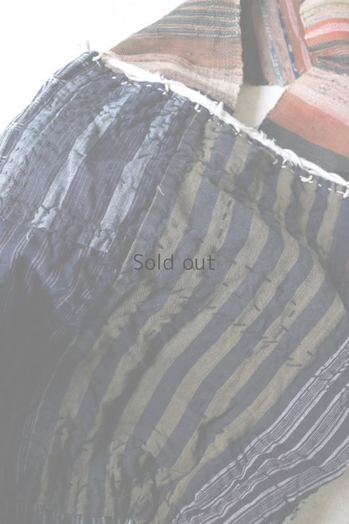 画像13: 【MITSUGU SASAKI】BORO古布　パッチワーク米袋のリバーシブルショルダーバッグ(藍/裂織ストラップ) (13)