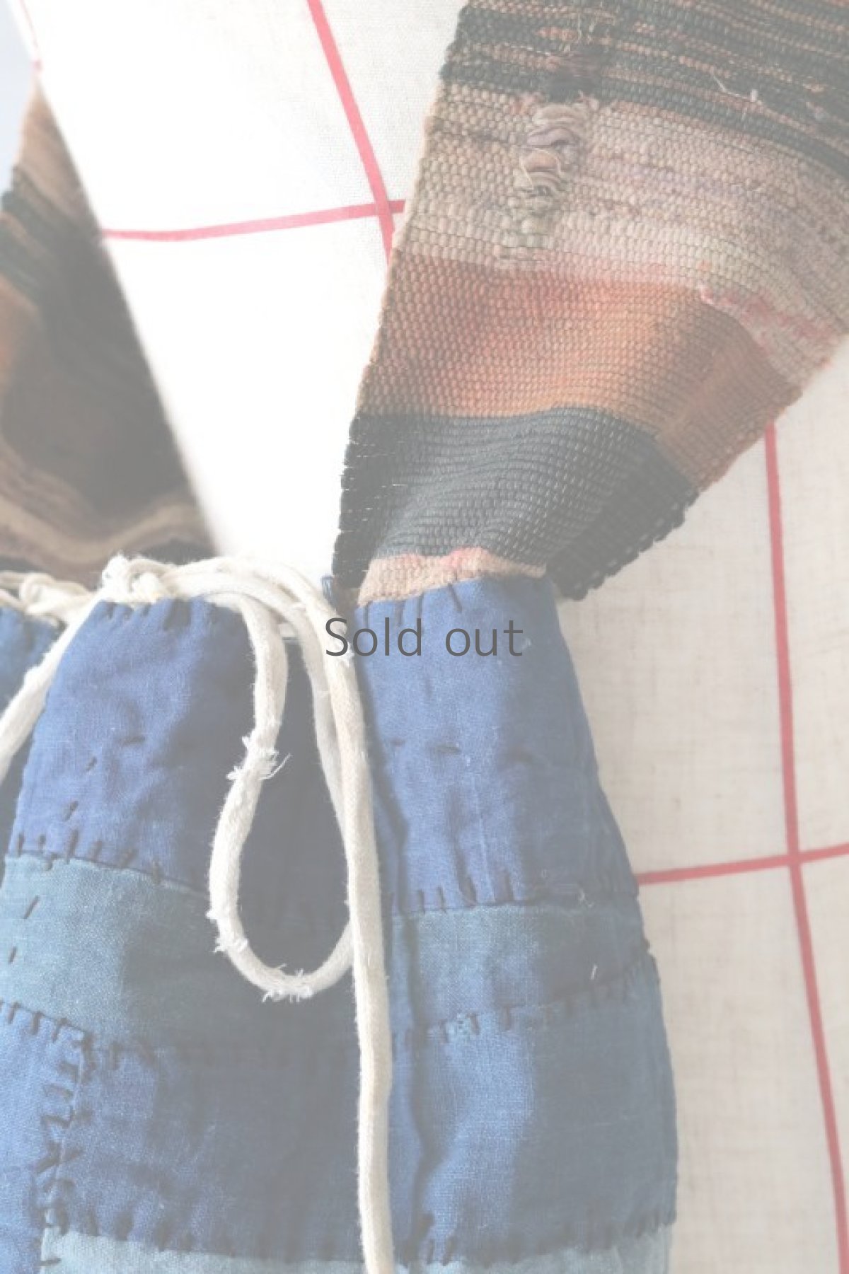 画像5: 【MITSUGU SASAKI】BORO古布　パッチワーク米袋のリバーシブルショルダーバッグ(藍/裂織ストラップ) (5)